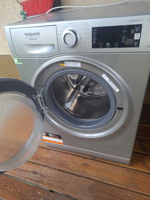 Продавам пералня ARiSTON Hot point