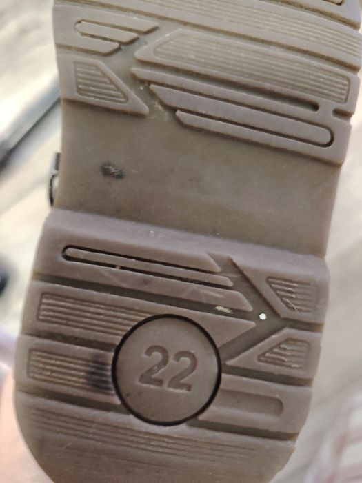 Продам весенние ботинки