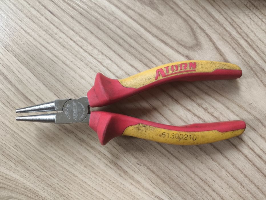 Инструменти за електротехници