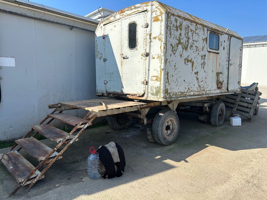 Стар военен фургон, сандвич панел