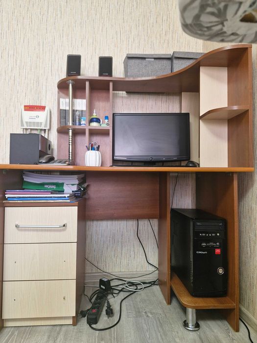 Компьютерный стол для дома