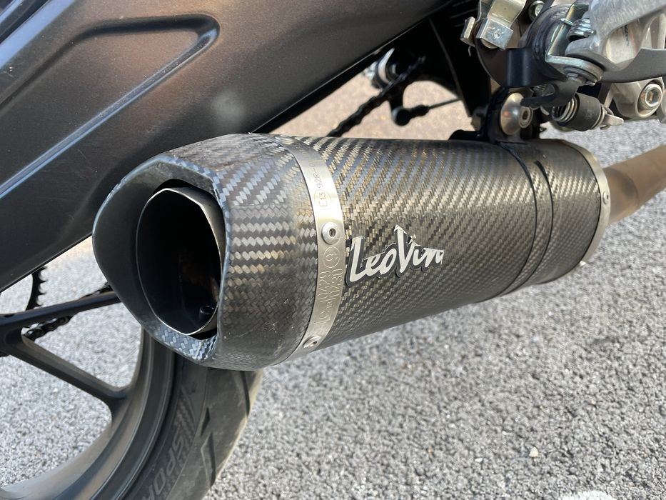 Motocicleta Honda CB125R A1 LeoVince