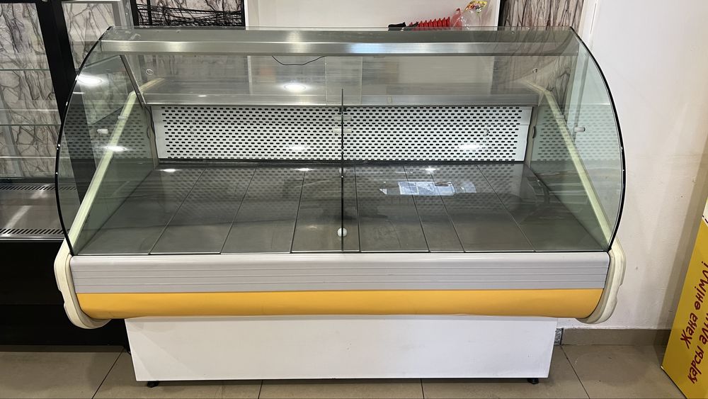 Продам холодильные витрины и холодильный ларь