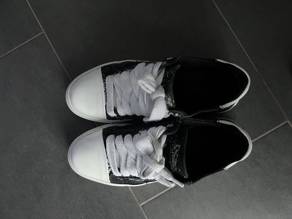 Numeris black white splatter