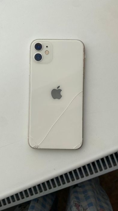 Продам айфон 11