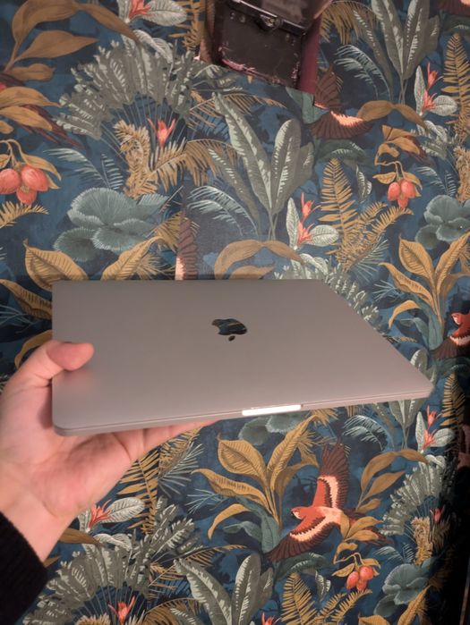 MacBook Pro 13” – i5 3.1GHz | 16GB RAM (RAR) | 256GB SSD | Touch Bar