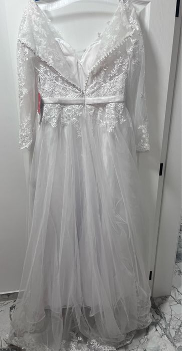 Булчинска рокля с етикет