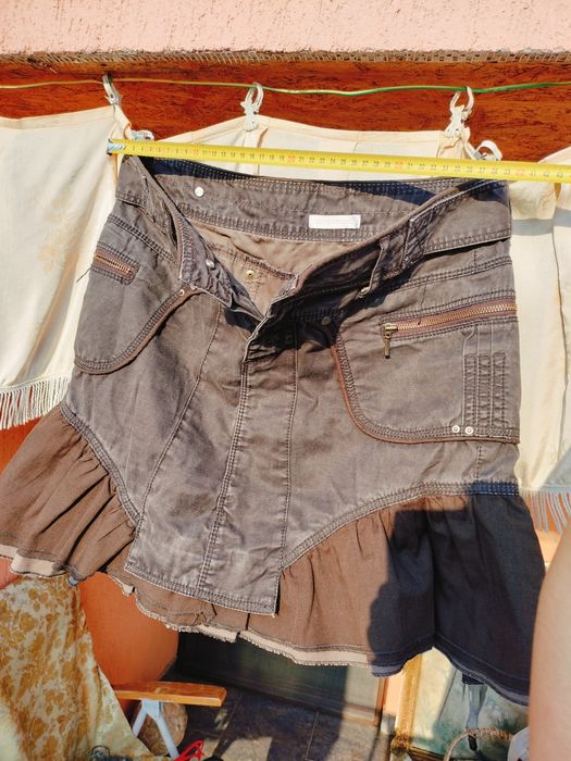 Fustă scurtă de damă Promod – Maro/Gri închis, stil cargo / cu volan și buzunare, mărimea 40 (EU)