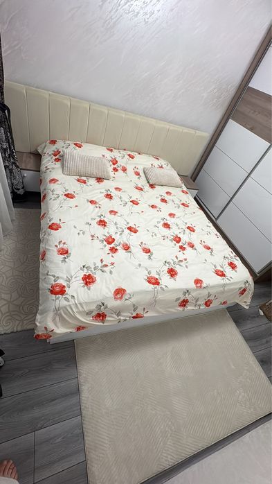 Pat  160x200 cu noptiere