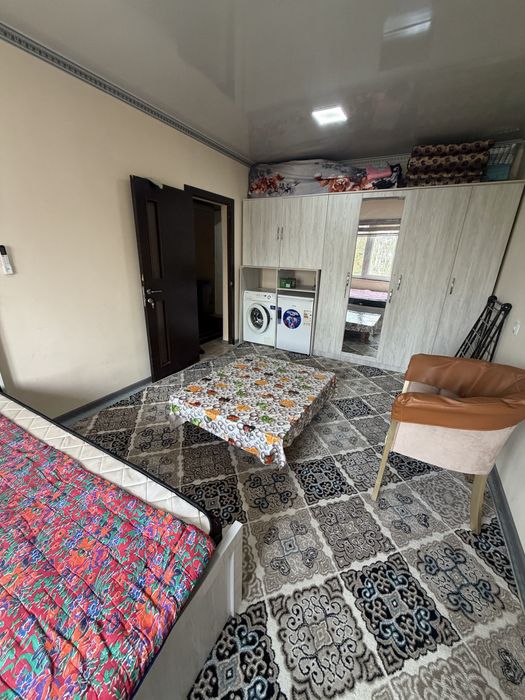 Бир хоналик уй ижарага берилади. Оилага