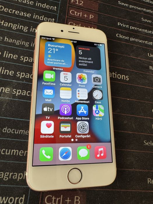 Vand Iphone 6S gold 32 gb pentru piese