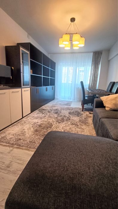 Inchiriez apartament 2 camere cu balcon