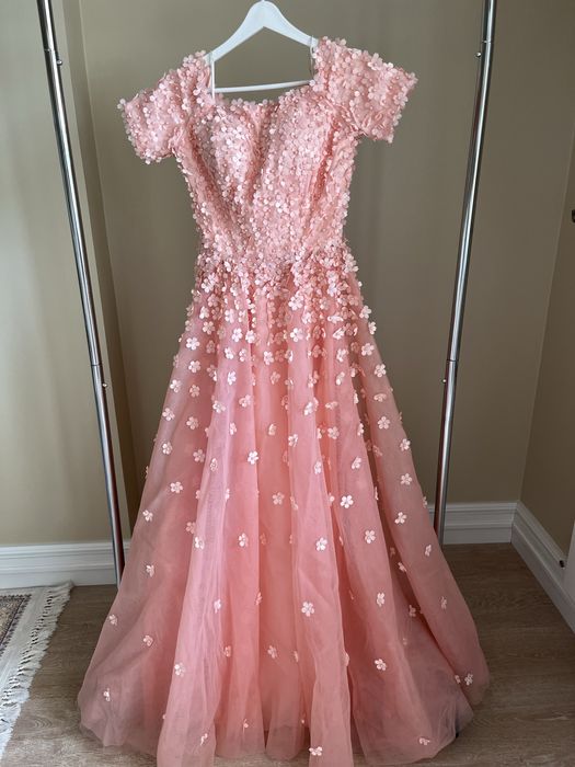 Продам вечерние платья