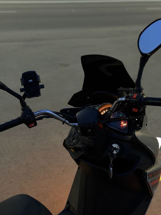 Скутер MVXI 150CC