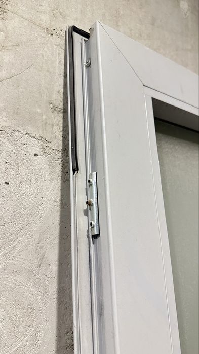 Дверь алюминиевая 80