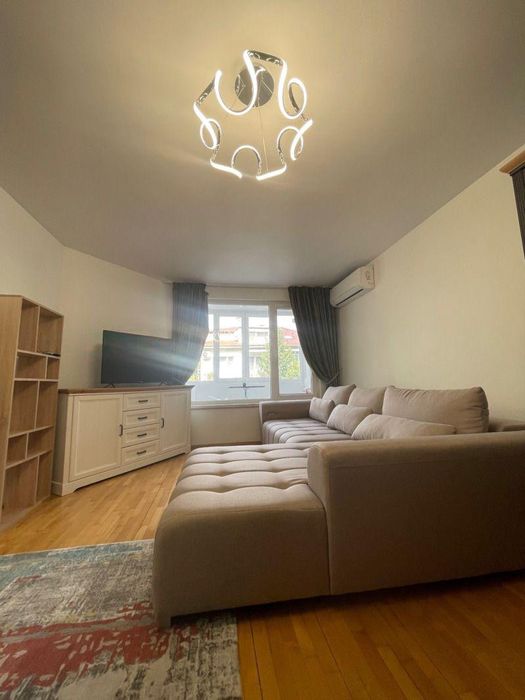 Дава се под наем Тристаен апартамент в София, Лозенец - 95 кв.м за 999 € - Снимка #2