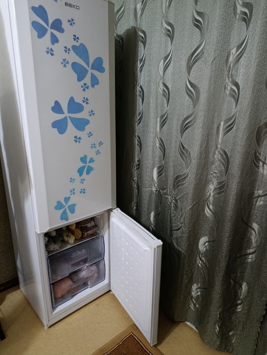 Продам холодильник Beko.
