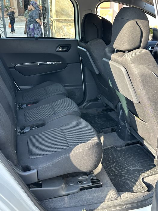PEUGEOT 5008 2011 — imagine 4