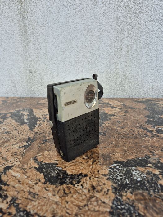 Radio  Philips  vechi model  RL 073, made in Holland- functional