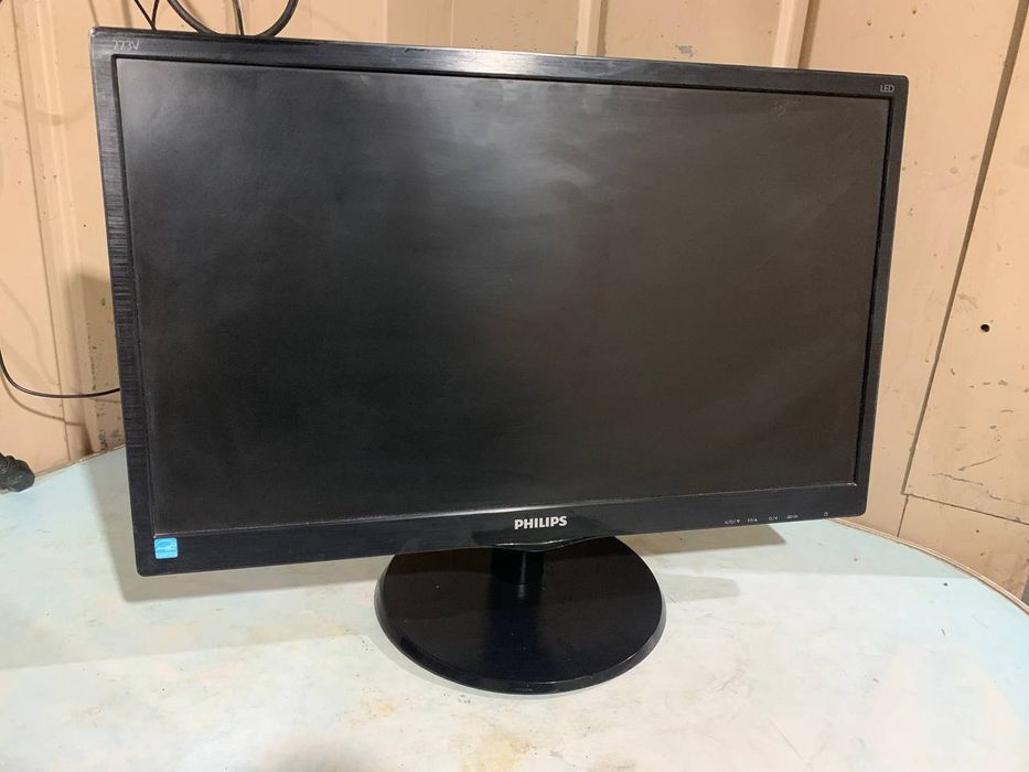 22 manitorla sotiladi Philips va samsung kamplekt.