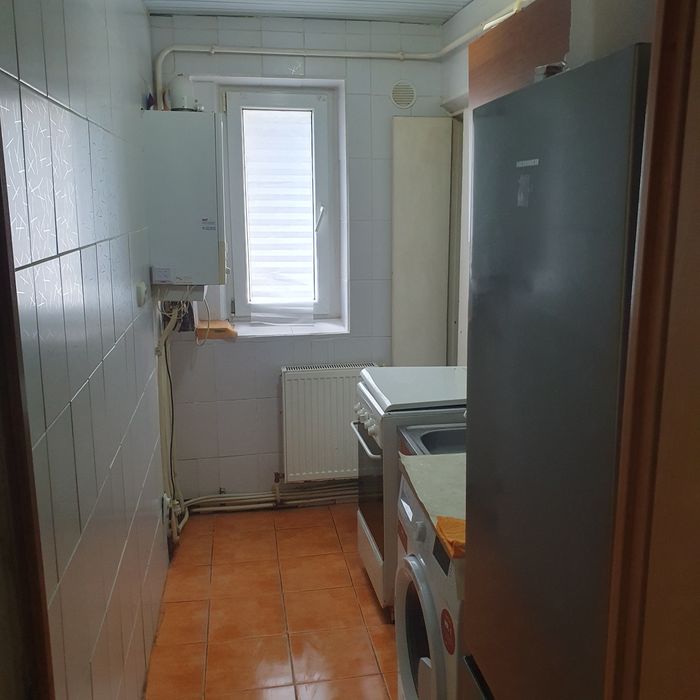 Apartament cu 3 camere + boxa la subsol de vânzare