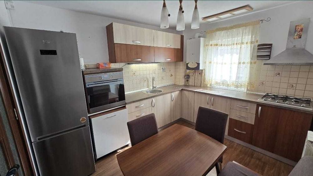 Apartament de inchiriat cu 4 camere decomandat 3/4, CT/AC, Rovine
