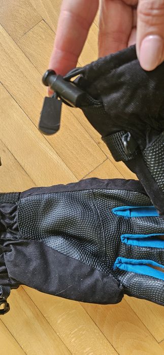 Скиорски ръкавици за около 10-12 години