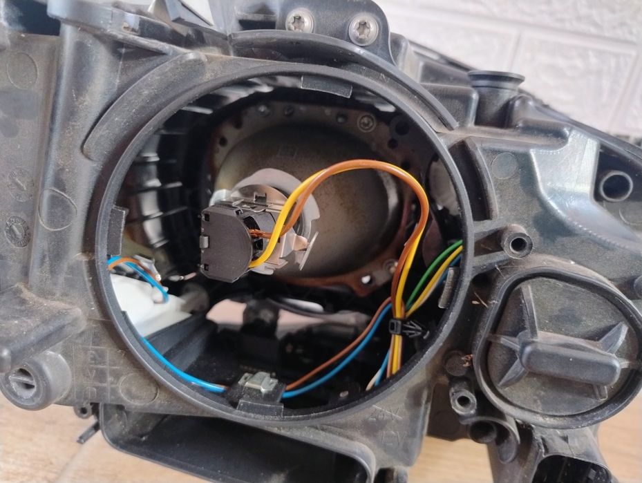 Оригинален Ляв фар Hella за BMW F10 F11