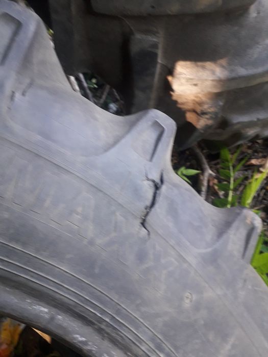 Продавам гуми 16.9 х 38