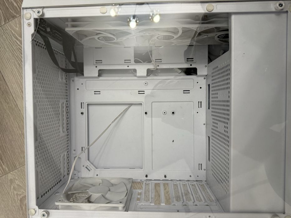 Продам Белый корпус для ПК