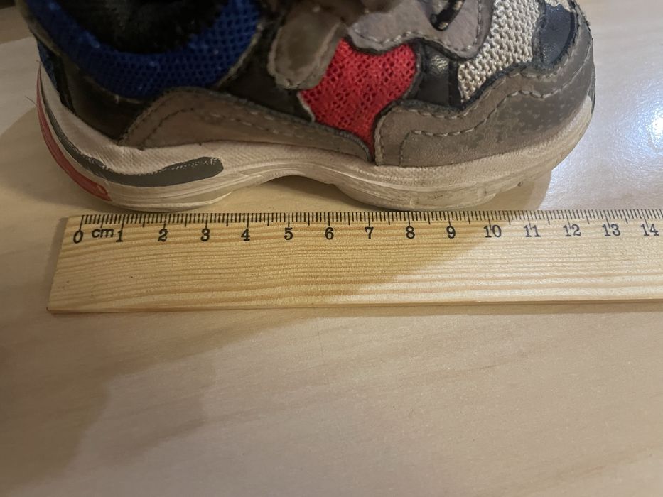 Отдам даром детскую обувь