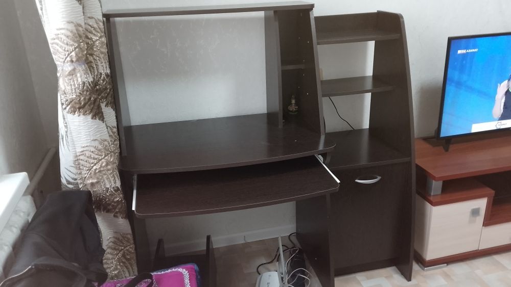 Срочно продам компьютерный стол