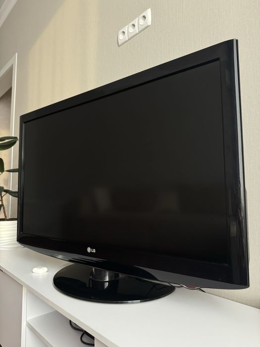 Продам телевизор LG