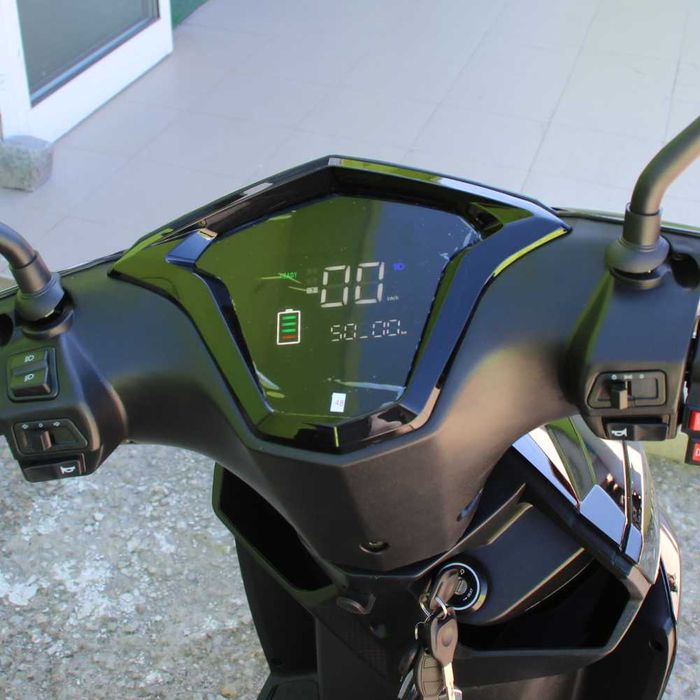 Електрическа триколка - скутер MAX SPORT 1500W BLACK