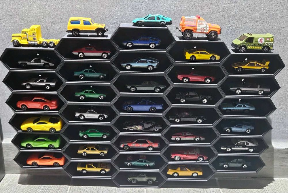 Garaj modular pentru mașinuțe pentru colecționari mari și mici!