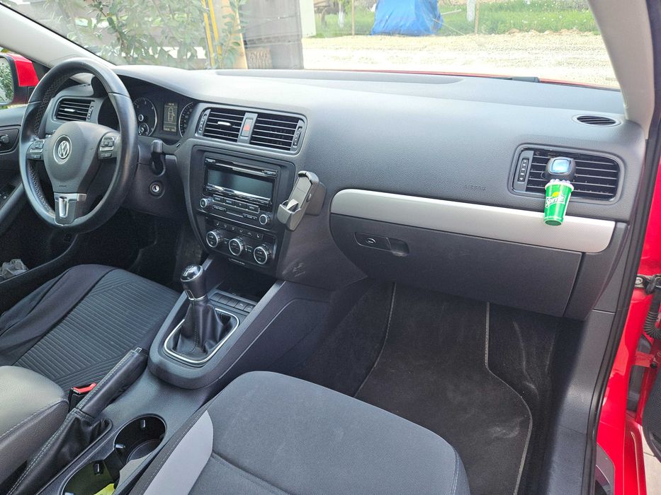 VOLKSWAGEN Jetta 2013 — imagine 4