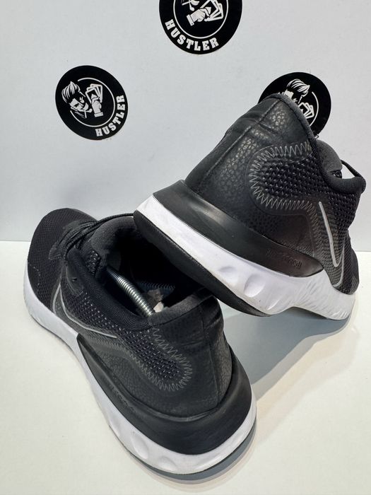Маратонки NIKE RENEW . Номер 45.5
