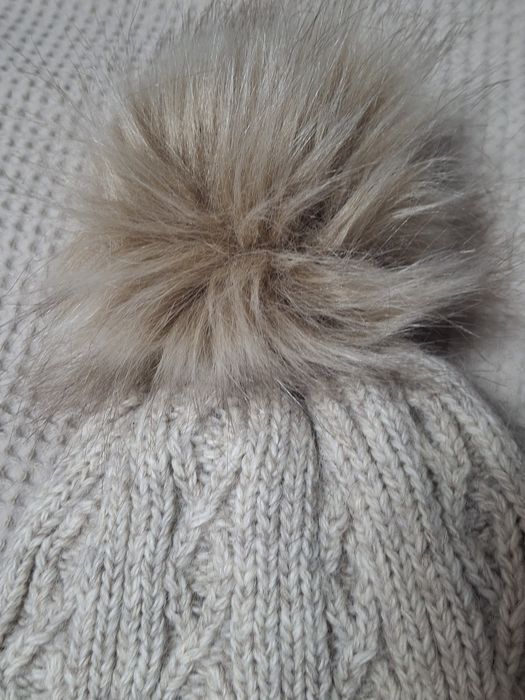 Зимни топли шапки за ученичка Ugg, Pamami ,HM.