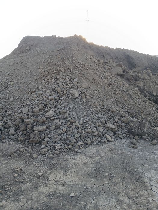 Pământ negru,piatră concasată,nisip