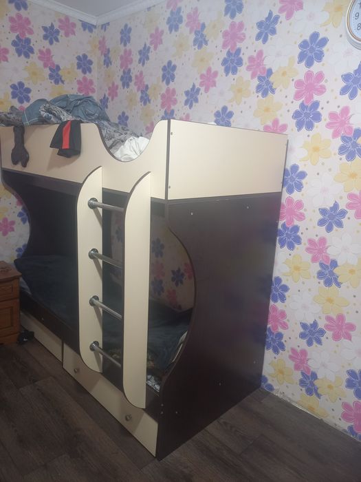 Кровать двухяростная