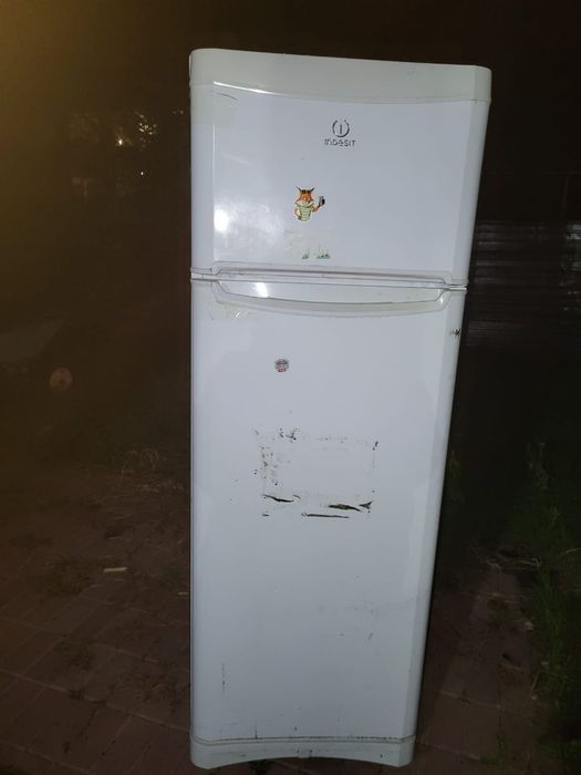 Холодильник б/у .