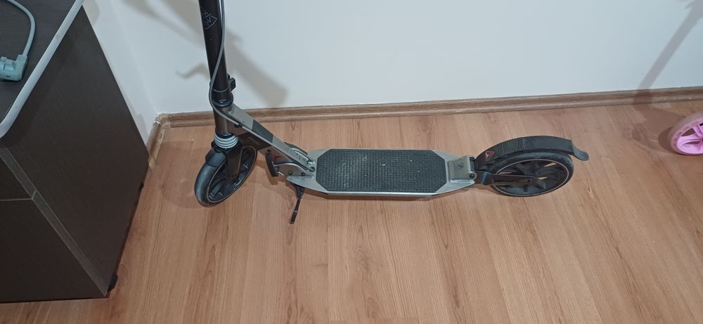 Vând trotineta cumpărături din dechatlon ,duce pana la 100 kg stare ok