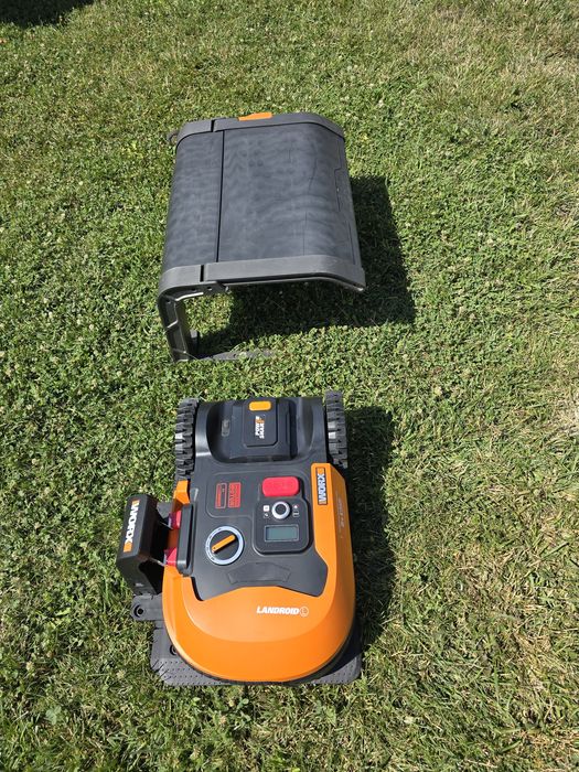 Комплект косачка робот Worx Landroid WR148E 800м2 с гараж WA0194