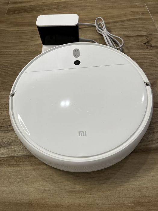 Продавам прахосмукачка робот Xiaomi