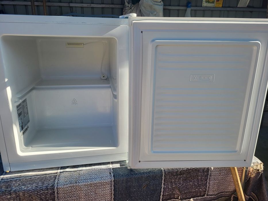 Mini frigider impecabil