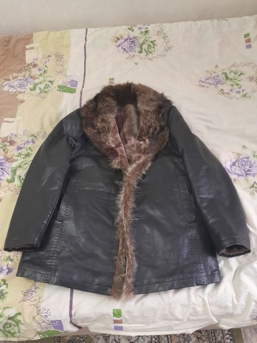 Продам кож куртку новыи