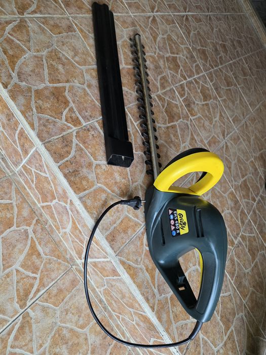 Тример за оформяне на храсти