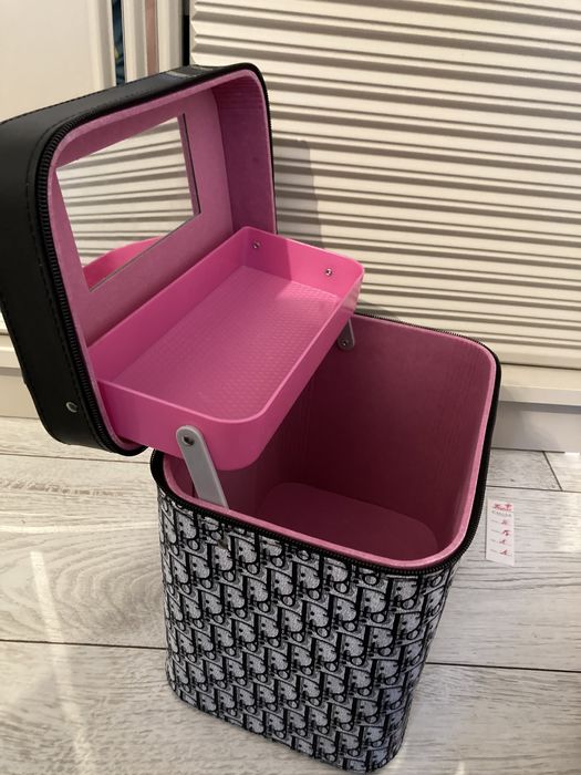 Үлкен новый косметичка сатылады