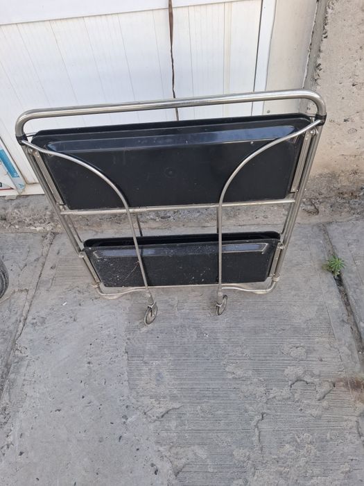 Продаётся раскладной столик на калёсиках