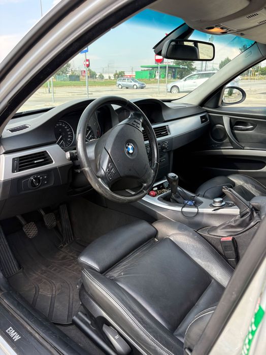 BMW    E90 318D.